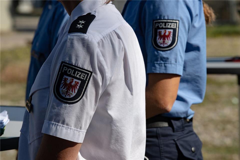 Zwei Polizeianwärter sind entlassen worden. (Symbolbild)Paul Zinken/dpa