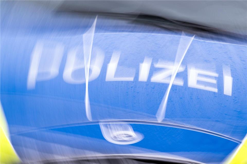 Zwei Polizisten sind bei einem Einsatz in Werder (Havel) verletzt worden. (Symbolbild)Soeren Stache/dpa