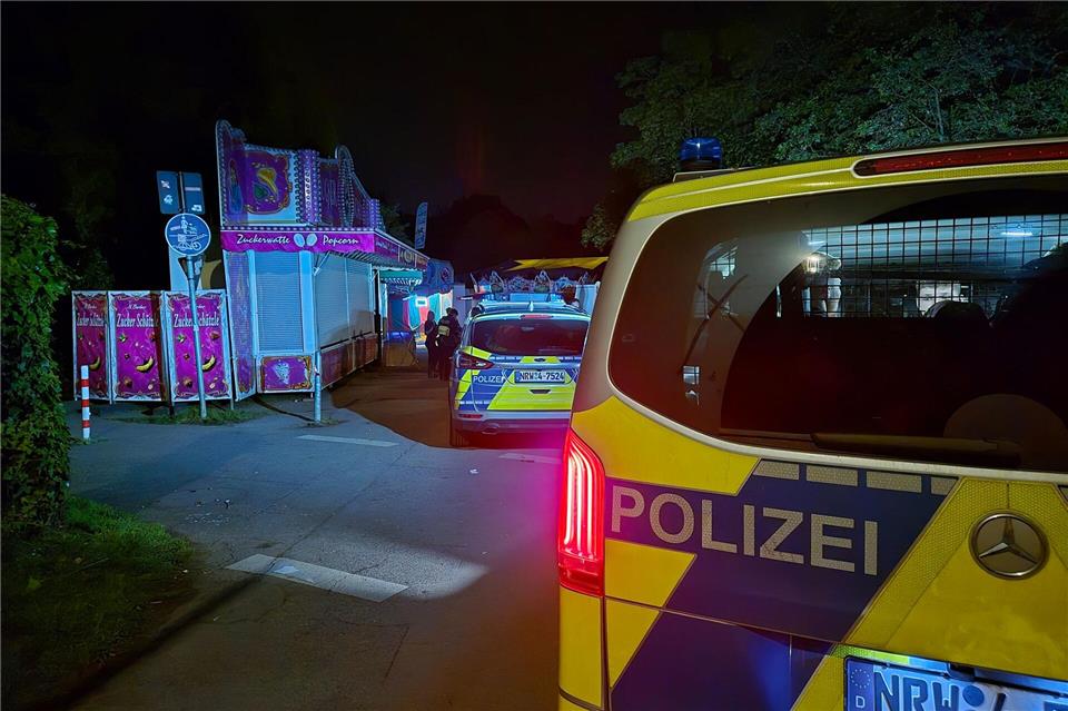 Zwei Polizisten sind in Köln auf einer Kirmes angegriffen und verletzt worden.Sascha Thelen/dpa