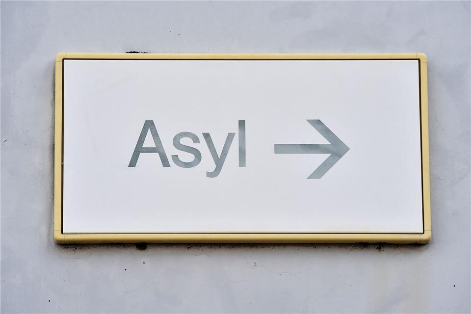 Zwei SPD-Landräte starten einen neuen Vorstoß für Asylbewerberleistungen. Die CDU in Mecklenburg-Vorpommern findet das gut.  (Symbolbild)Uli Deck/dpa