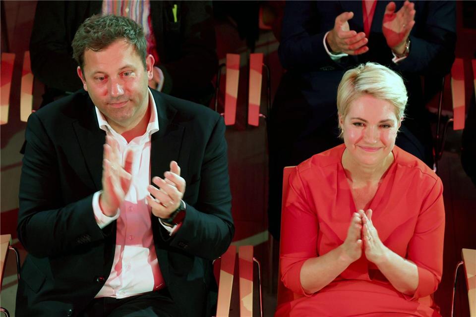 Zwei SPD-Vorsitzende: Lars Klingbeil für den Bund und Manuela Schwesig für MV.Bernd Wüstneck/dpa