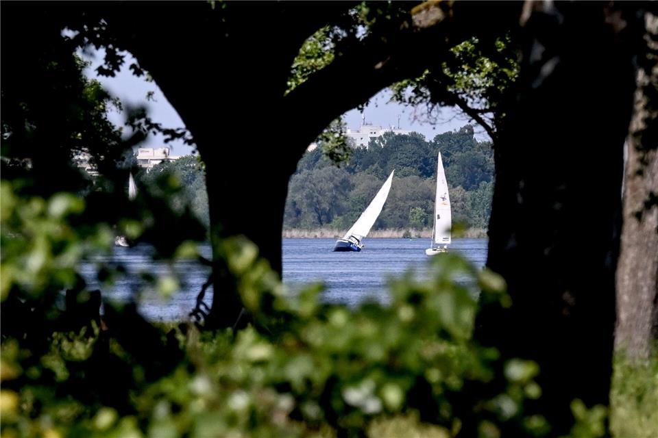 Zwei Segelboote sind zusammengestoßen. (Symbolbild)Britta Pedersen/dpa