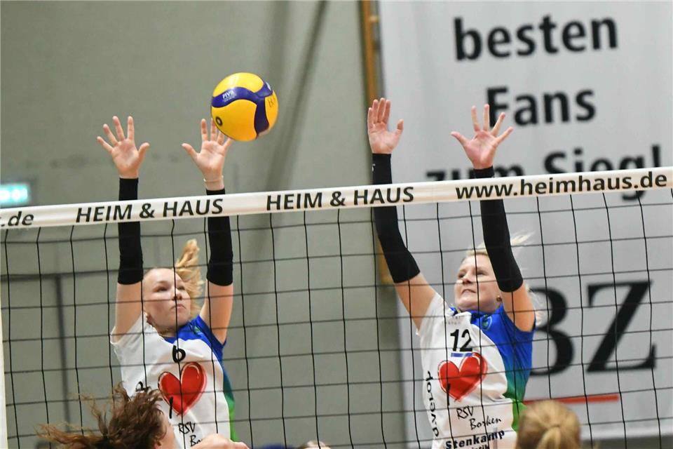 Zwei Siege am Doppelspieltag: Maja Feldhaus (links) und Jana Schücker punkten erfolgreich gegen Leverkusen und Olpe.