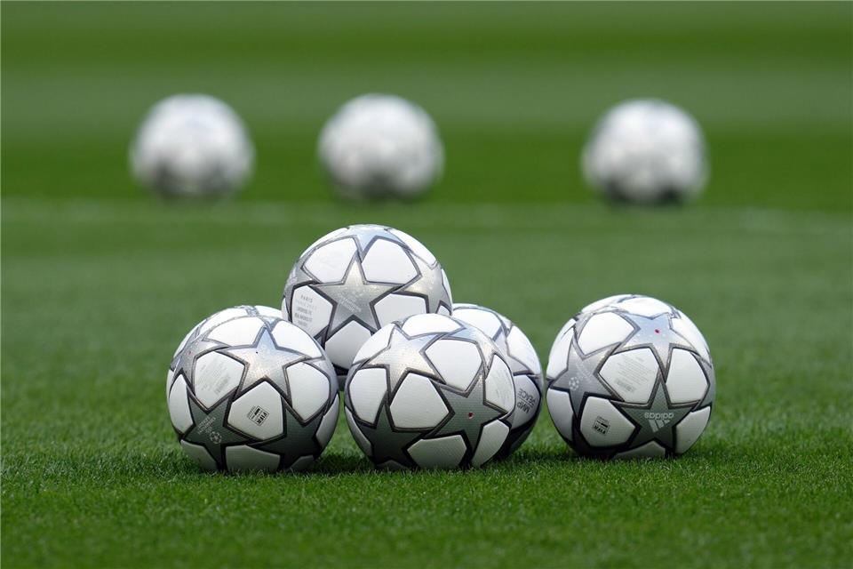 Zwei Spieler mussten mit Gesichtsverletzungen in eine Klinik gebracht werden. (Symbolbild)Nick Potts/Press Association/dpa