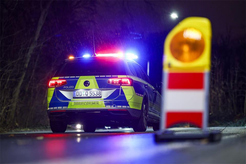 Zwei Tatverdächtige wurden nach Schlägen und Tritten in Chemnitz gestellt. (Symbolbild)Jan Woitas/dpa