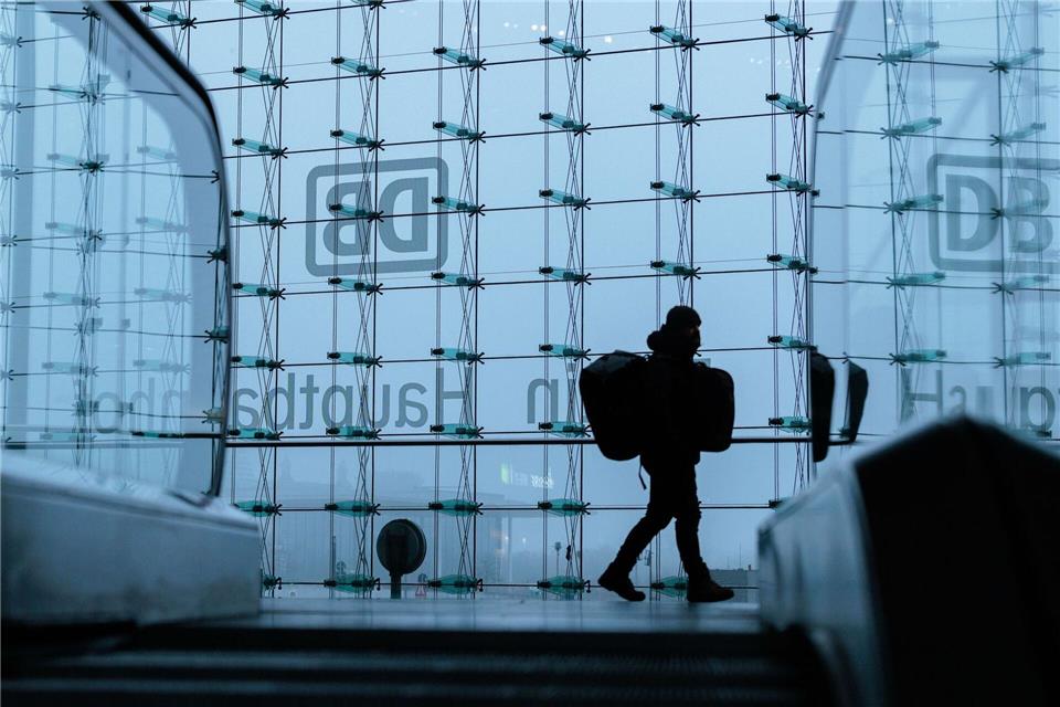 Zwei Tickets für einen Zug: Auch eine durchgängige Verbindung kann man theoretisch in separate Buchungen aufteilen.Carsten Koall/dpa