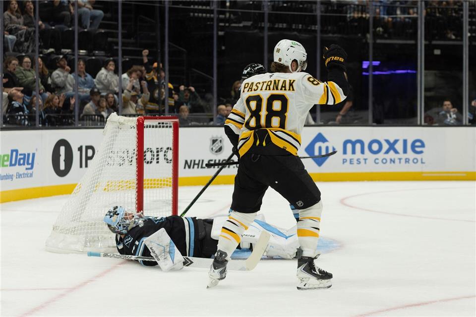 Vierte NHL-Pleite für Boston-Trainer Sturm in Serie Zwei Tore von David Pastrnak waren für die Boston Bruins zu wenig.Melissa Majchrzak/AP/dpa