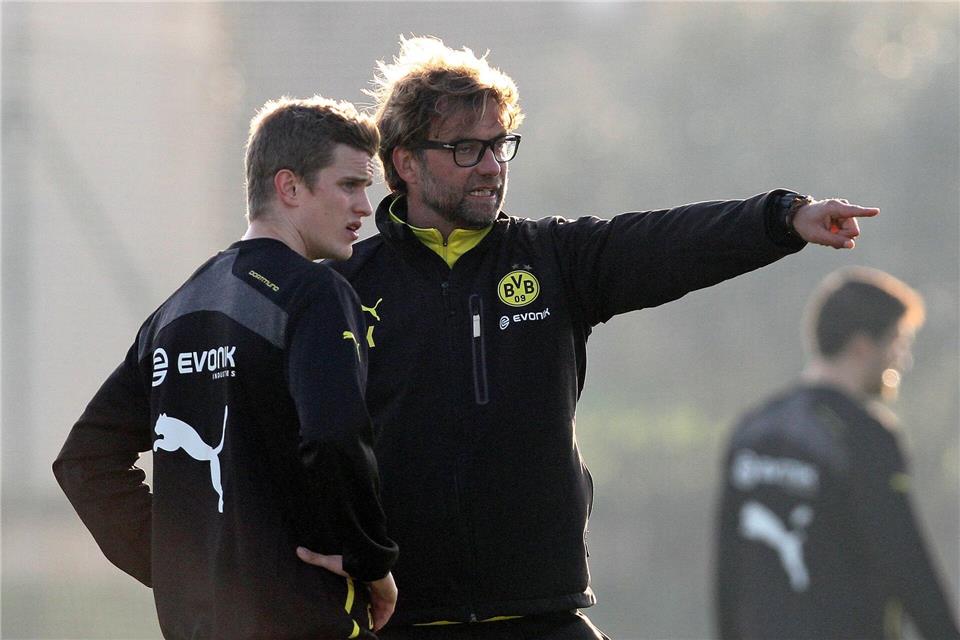 Zwei alte Bekannte: Sven Bender (l) und Jürgen Klopp. (Archivbild)Kevin Kurek/dpa