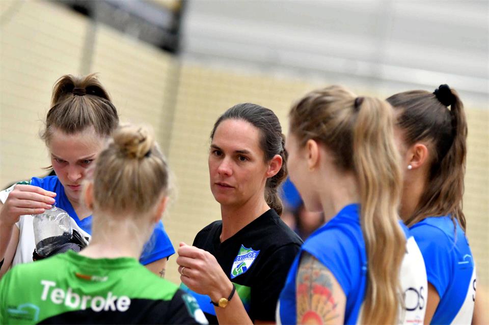 Zwei knappe Siege bei ihrer Wettkampfpremiere als Borkens Trainerin: Kira Walkenhorst sah schon viel Gutes und will die gewonnenen Erkenntnisse im Training bis zum Bundesliga-Saisonstart umzusetzen. Foto: