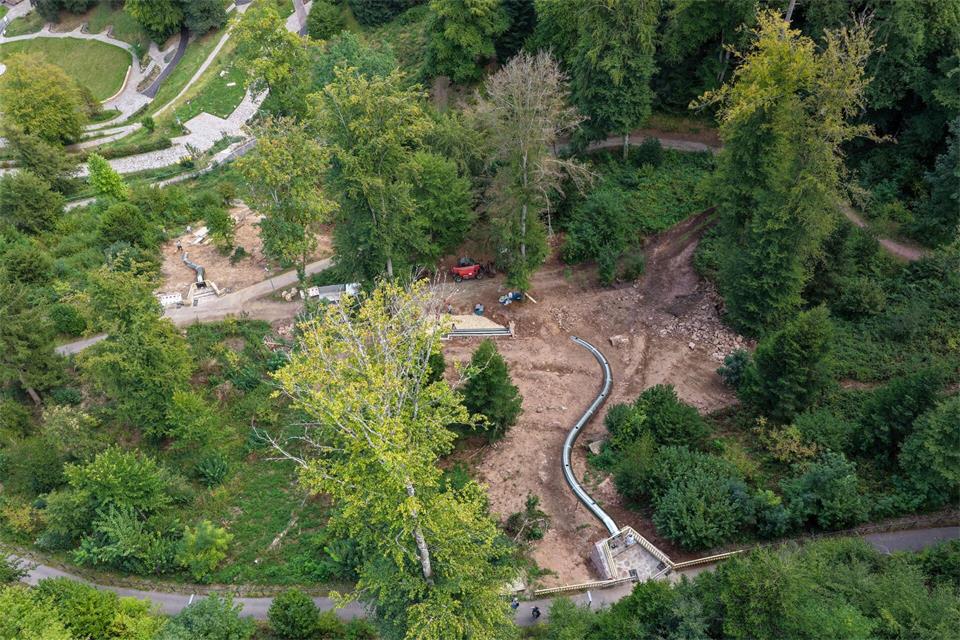 Zwei neue Rutschen im Stadtgarten Calw verbinden künftig den Park mit der Innenstadt.Enrique Kaczor/dpa