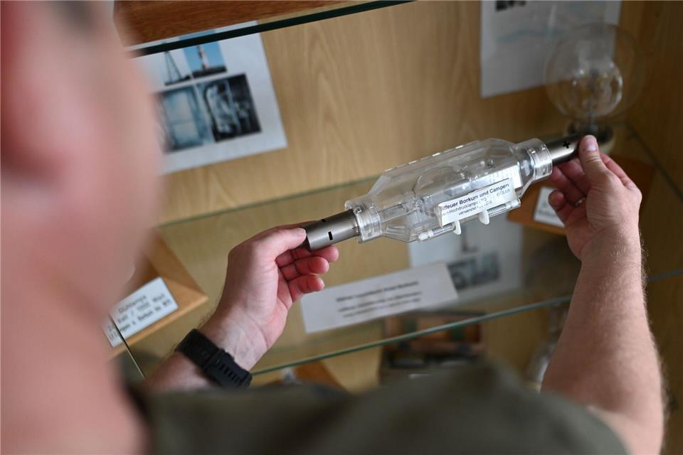 Zwei solcher 2.000 Watt Xenon-Hochdrucklampen, Haupt- und Reserveleuchte, sind im Leuchtturm eingebaut. Lars Penning/dpa
