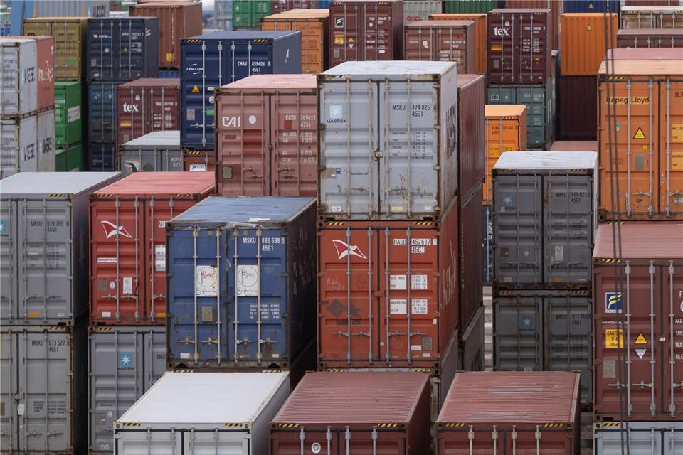 Zwei solcher Schiffscontainer standen in Mittelfranken in Flammen. (Symbolbild)Tim Würz/dpa
