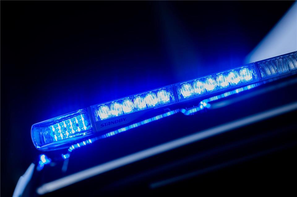 Zwei unbekannte Täter mit einer Machete und einem pistolenähnlichen Gegenstand haben eine Spielothek in Friedrichsdorf überfallen (Symbolbild) Rolf Vennenbernd/dpa