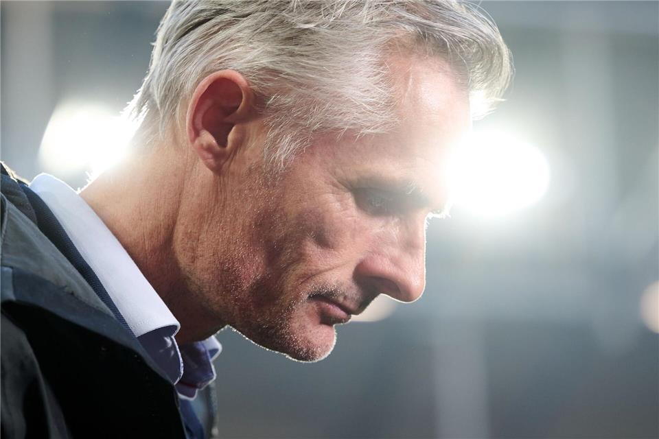 Zweifelt am Rückhalt des Vereins: Schalke-Trainer Kees van Wonderen.Bernd Thissen/dpa