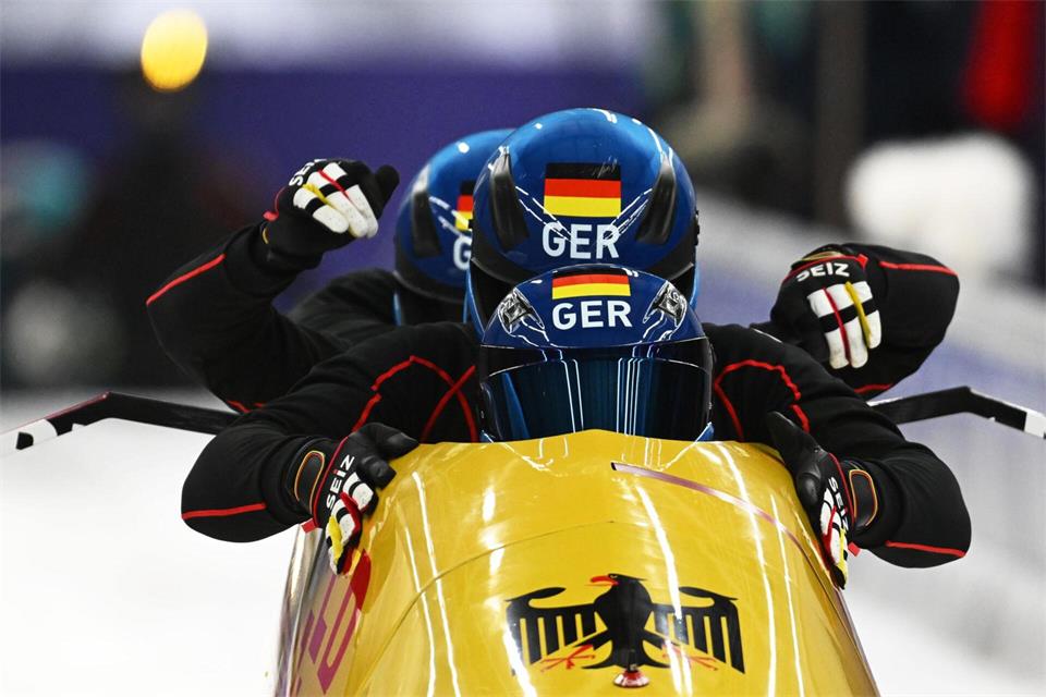 Zweimal Gold: Für Johannes Lochner und sein Team waren es erfolgreiche Winterspiele 2026. (Archivbild)Robert Michael/dpa