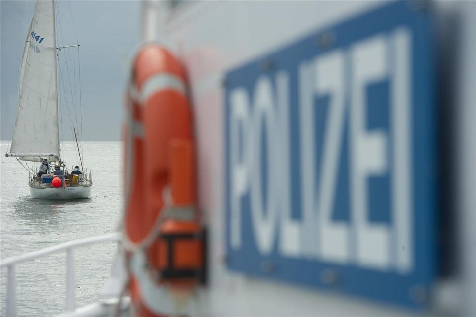 Zweimal innerhalb weniger Tage erwischt die Wasserschutzpolizei in Rostock einen betrunkenen Kapitän. (Symbolbild)Stefan Sauer/dpa-Zentralbild/dpa