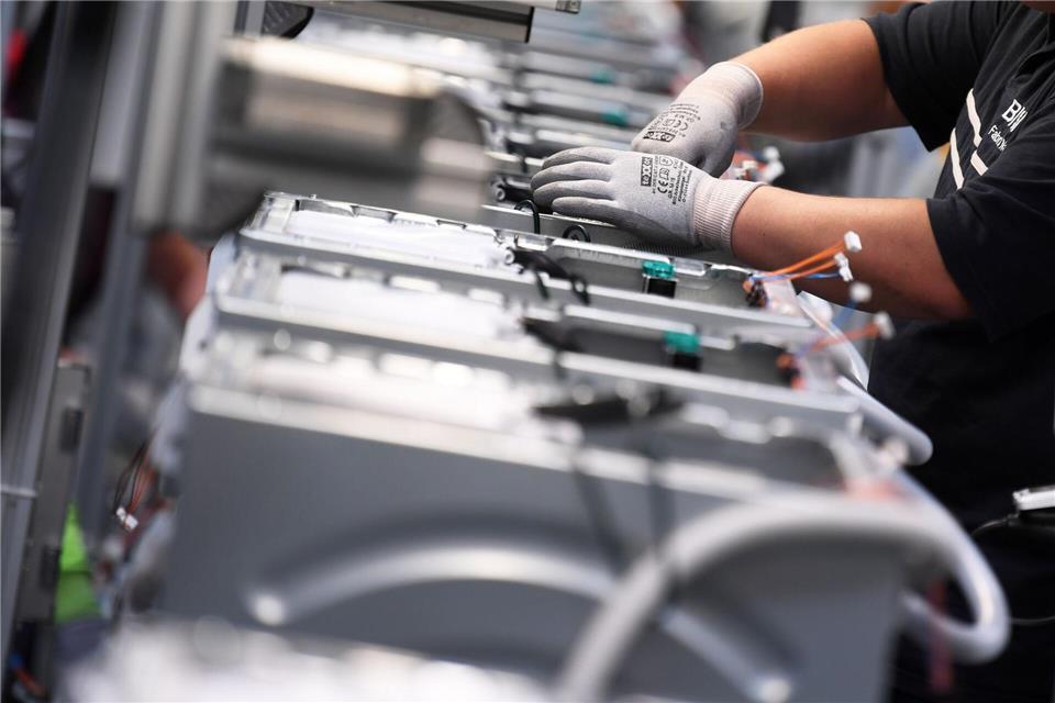 Zweistelliges Auftragsplus im Dezember und auch im Gesamtjahr 2025 mehr Bestellungen als ein Jahr zuvor: In der Elektroindustrie kommen nimmt die Hoffnung zu. (Symbolbild)Ralf Hirschberger/dpa-Zentralbild/dpa