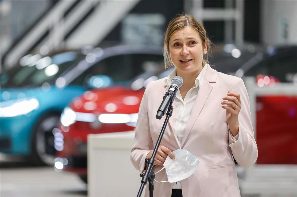 Zwickaus Oberbürgermeisterin Constance Arndt fordert von Volkswagen ein klares Bekenntnis zum Standort Zwickau. (Archivbild)Jan Woitas/dpa-Zentralbild/dpa