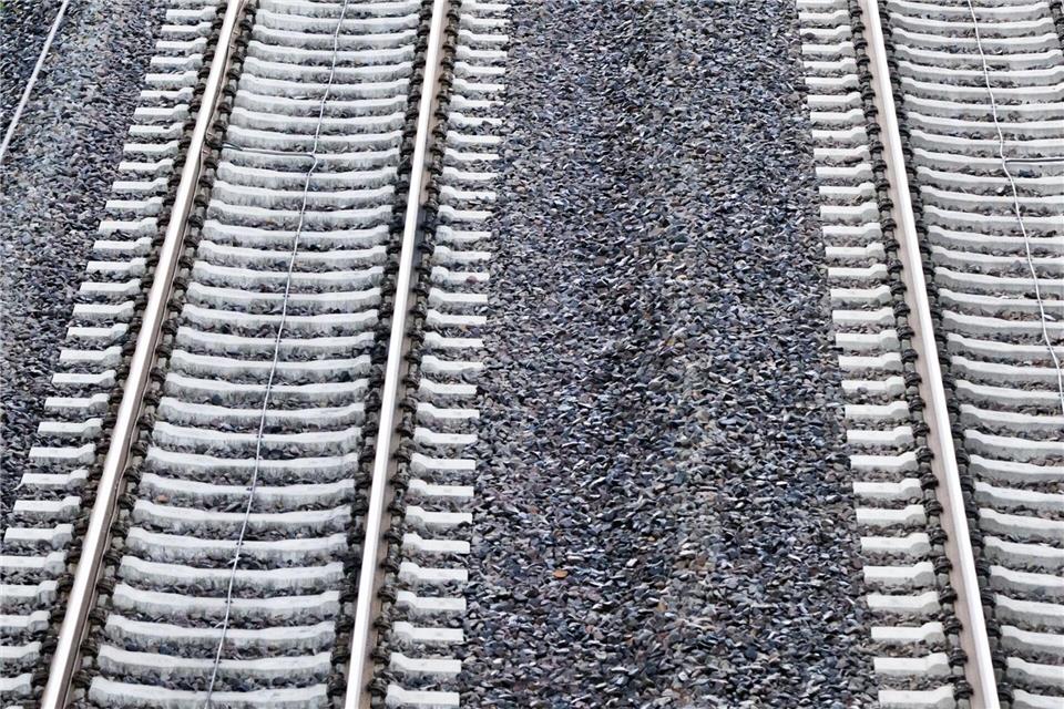 Zwischen Angermünde und Stettin wird das Schienennetz ausgebaut. (Archivbild)Julian Stratenschulte/dpa