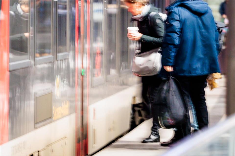 Zwischen Berlin und Oranienburg ist derzeit die Strecke für den Fern- und Regionalverkehr gesperrt. (Symbolfoto)Carsten Koall/dpa