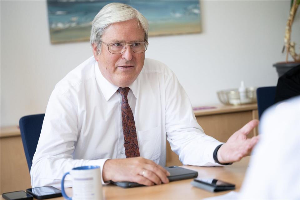 Zwischen Brandenburgs Ex-Wirtschaftsminister Jörg Steinbach (SPD) und der Landesregierung gibt es unterschiedliche Auffassungen über seine Beratertätigkeit bei einer Kanzlei (Archivbild).Sebastian Gollnow/dpa