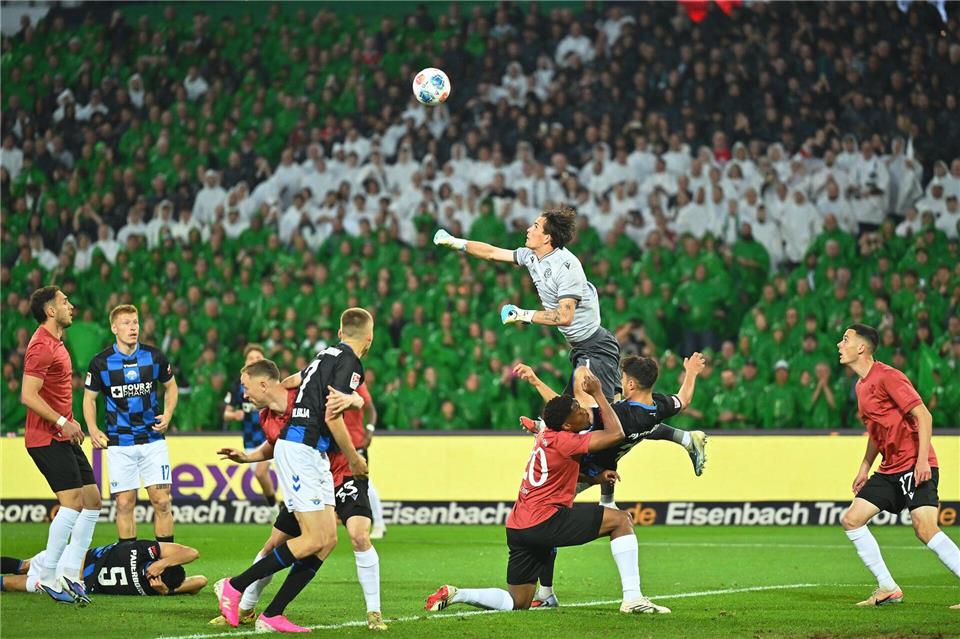 Zwischen Hannover 96 und dem SC Paderborn gab es viel Kampf, aber wenig Klasse.Swen Pförtner/dpa