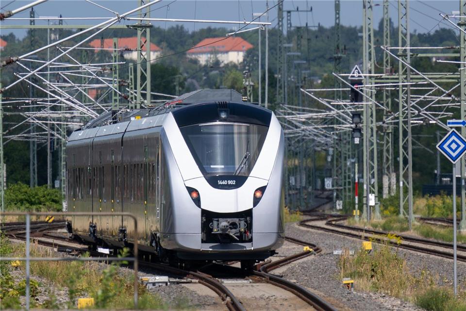 Erster Akkuzug für Mitteldeutsche Regiobahn übernommen Zwischen Leipzig und Chemnitz rollt bald ein Zug, der ohne Diesel auskommt (Archivbild)Hendrik Schmidt/dpa