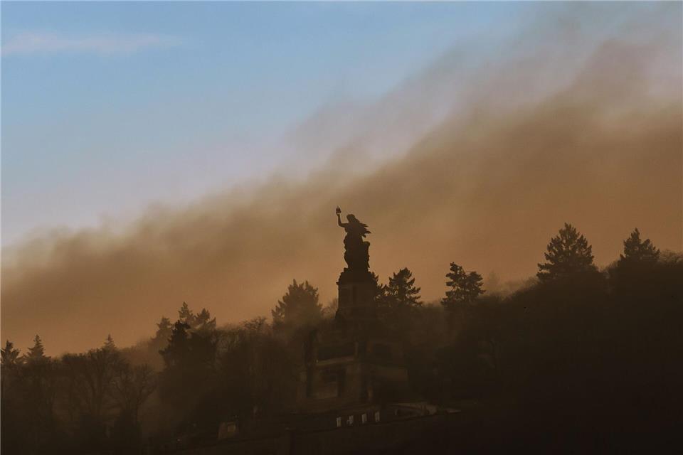 Zwischen Montagabend und Dienstagmorgen soll das Denkmal beschmiert worden sein. (Symbolbild)Andreas Arnold/dpa