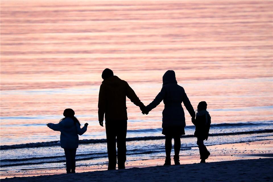 Zwischen dem Alter von Geschwistern liegen im Schnitt rund drei Jahre. (Symbolbild)Bernd Wüstneck/dpa-Zentralbild/dpa