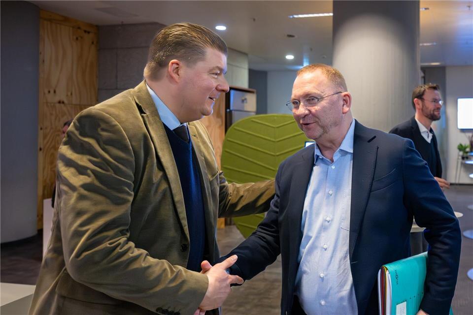 Zwischen dem Verhandlungsführer der Länder Andreas Dressel und Verdi-Chef Frank Werneke stimmt die Chemie. (Archivbild)Soeren Stache/dpa