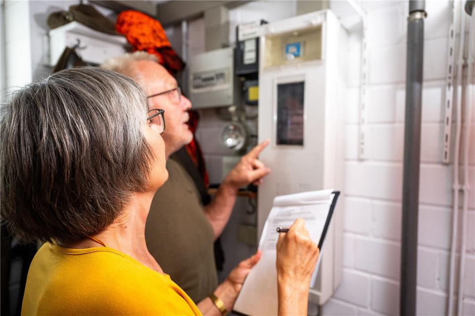 Zwischen den Jahren ist ein guter Zeitpunkt, aktuelle Zählerstände aufzuschreiben. picture alliance / dpa-tmn