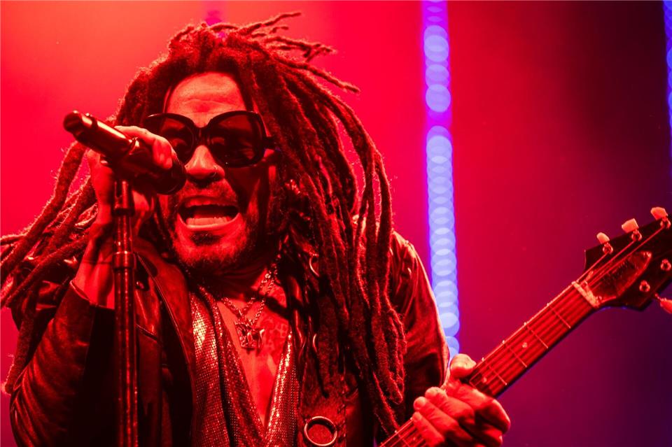 Zwischendurch trug er die Haare auch kurz, doch momentan gehören Dreadlocks fest zum Look von US-Rocker Lenny Kravitz dazu. (Archivbild)Torben Christensen/Ritzau Scanpix Foto/AP/dpa