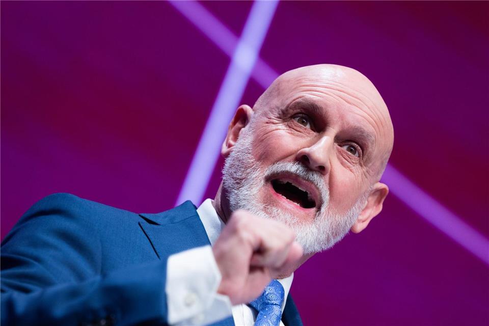 dbb-Chef Volker Geyer warnt vor grassierendem Personalmangel beim Staat. Rolf Vennenbernd/dpa