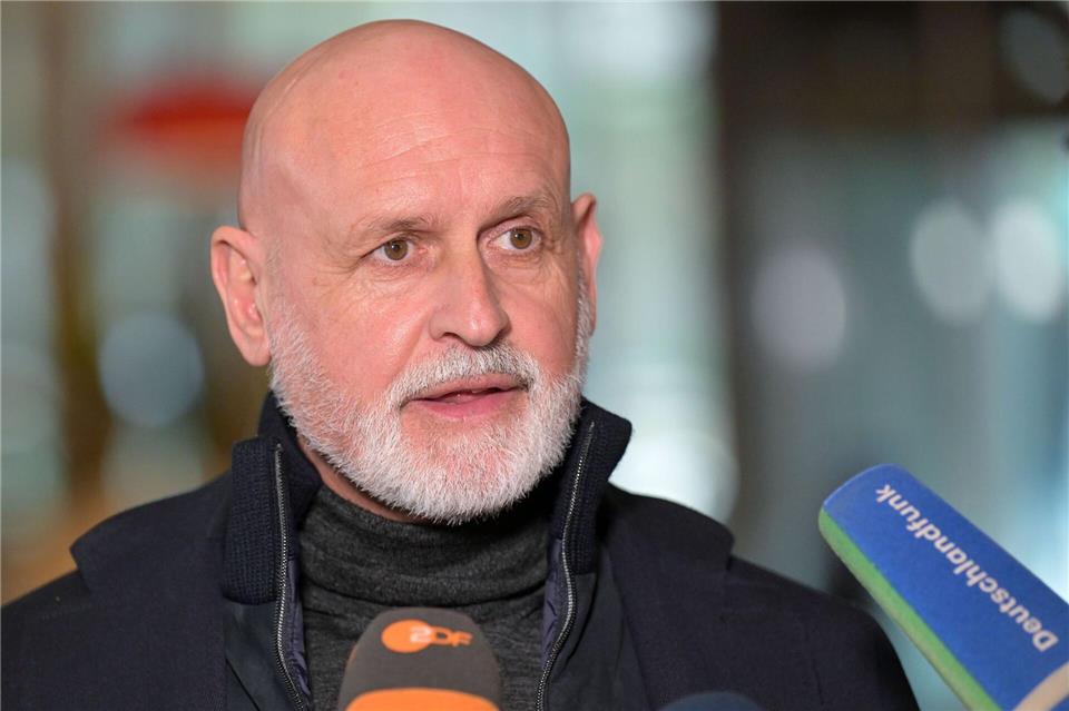 dbb-Chef Volker Geyer warnt vor weiteren Streiks. Michael Bahlo/dpa