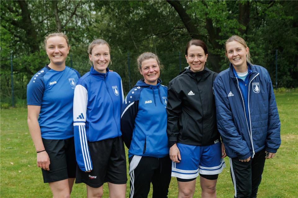 ie Initiatorinnen der Kampagne „Mission Damen-Mannschaft“ beim VfL Ramsdorf: (von links) Sarah Knuf, Maike Lübbering, Jenni Ihsecke, Meike Roters und Jana Enning.