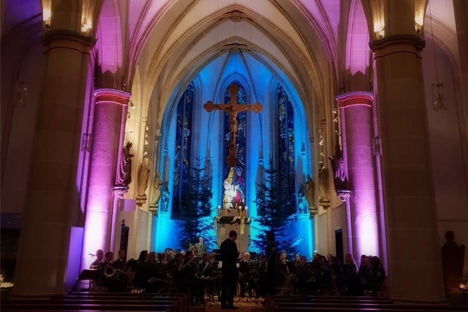 in der Raesfelder St.-Martin-Kirche geben die Burgmusikanten am Sonntag ein Adventskonzert.