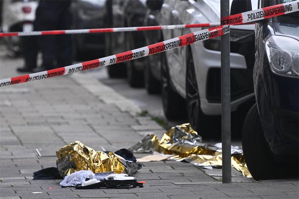 n München ist es bei einem Schusswaffeneinsatz der Polizei ein Mann schwer verletzt worden. Felix Hörhager/dpa