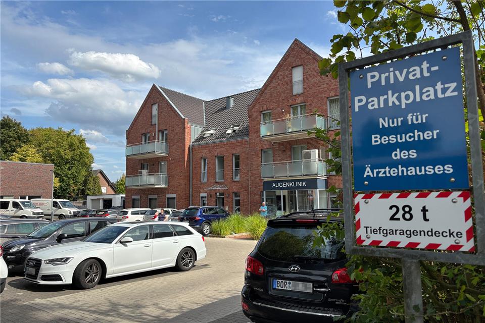 rae Parkplatz Ärztehaus_pixelRentel