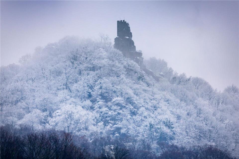 verschneiter DrachenfelsThomas Banneyer/dpa