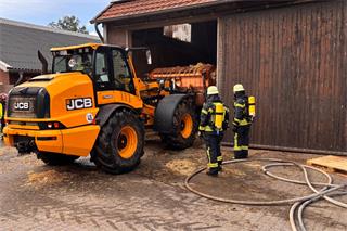 Feuerwehr muss Scheunenbrand in Hülsten löschen
